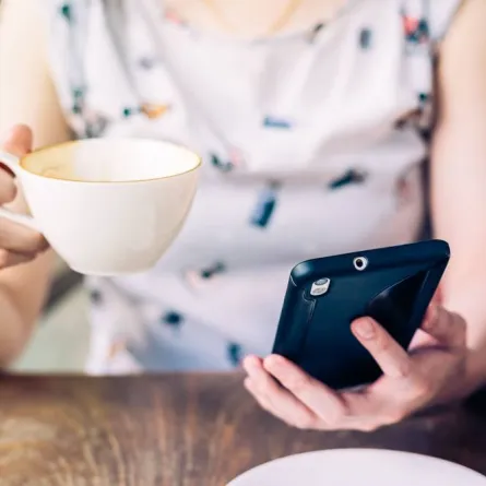 كيفية حذف المكالمات العشوائية في الآيفون - Adobe stock