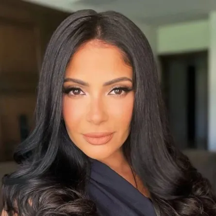 منى زكي - الصورة من صفحتها على الفيس بوك