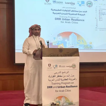 جانب من تقديم مدير الطوارئ والكوارث بوكالة بلديات المحافظات أ. نواف بن محمد الجهني