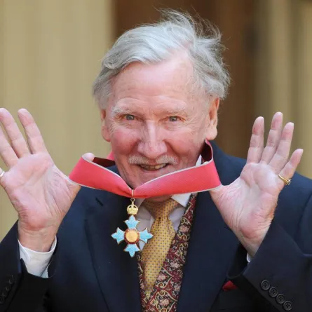 British actor Leslie Phillips poses for photographs after receiving his Commander of the British Empire (CBE) from Britain's Queen Elizabeth II at Buckingham Palace in London, on May 7, 2008. AFP PHOTO/Fiona Hanson/POOL FIONA HANSON / POOL / AFP