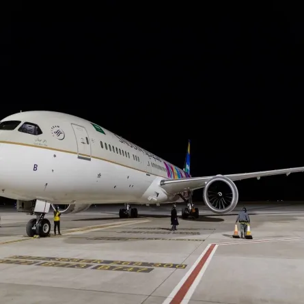 السعودية تعلن استئناف رحلات الطيران المباشرة بين باريس والعُلا