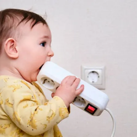 صورة لطفل يتعرض لخطر منزلي