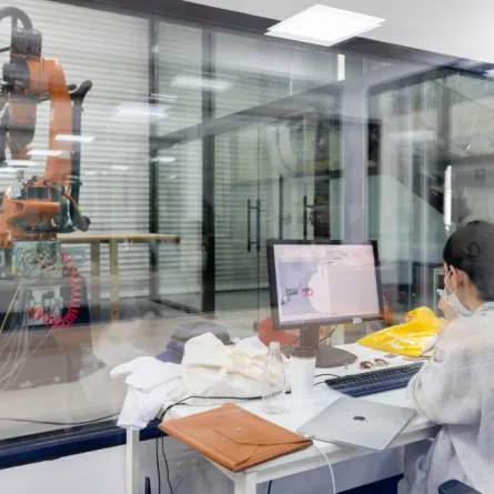 معهد دبي يسلط الضوء على مواهب الطلاب خلال أسبوع دبي للتصميم- الصورة من وام