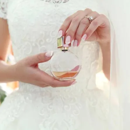 أصول تطبيق العطر للعروس