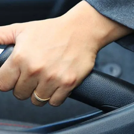 كيفية استخدام مكابح السيارة بطريقة صحيحة