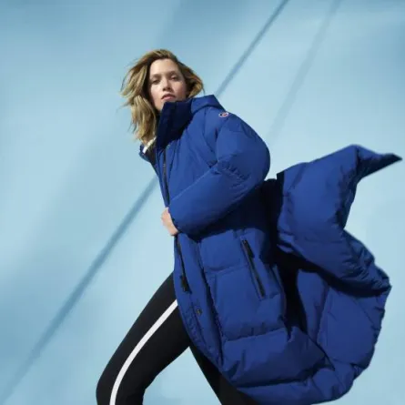 موديلات معاطف باللون الأزرق