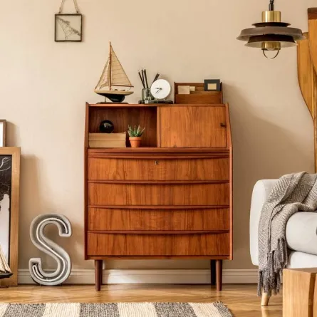 الأثاث الخشبي