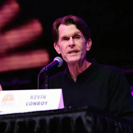 وفاة كيفين كونروي المؤدي الصوتي لشخصية باتمان