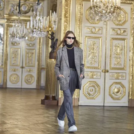 موديلات جاكيتات شتوية باللون الرمادي