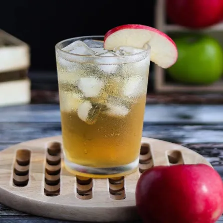 فوائد مدهشة لعصير التفاح على الريق (المصدر: Pexels)