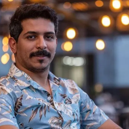 أيمن مطهر - صورة من صفحته على انستغرام