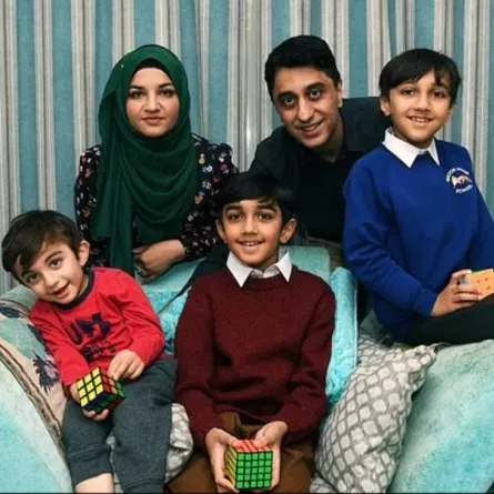 عمره 11 سنة فقط.. طفل يتغلب على ذكاء ألبرت أينشتاين وستيفن هوكينغ في اختبار "منسا" - الصورة من yorkshirepost