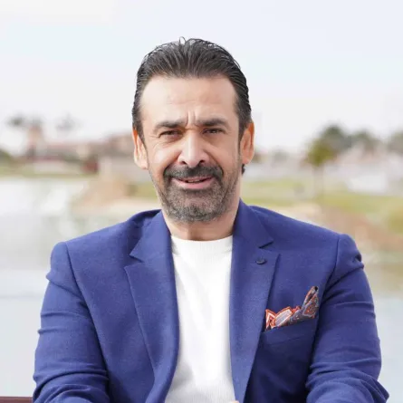 كريم عبد العزيز -الصورة من صفحته الرسمية على الفيس بوك