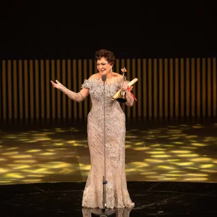 تكريم لبلبة بجائزة إنجاز العمر - الصورة من المركز الإعلامي لمهرجان القاهرة