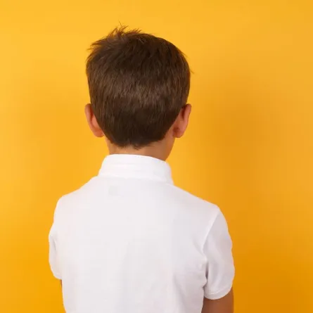 صورة لطفل معاقب