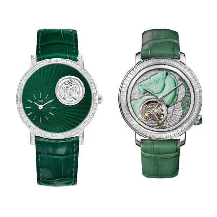 ساعات نسائية بميناء منقوش يدوياً