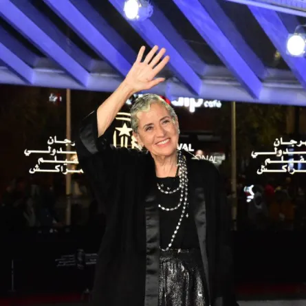 فريدة بليزيد تحيي الجمهور على السجاد الأحمر