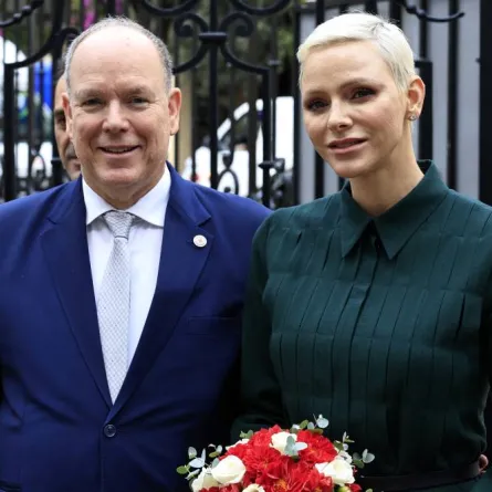 الأمير ألبرت والأميرة شارلين في حفل خيري لتوزيع جوائز الصليب الأحمر