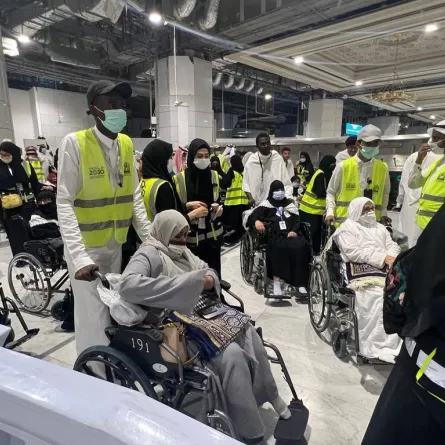 تدشين مبادرة "الأولوية لهم" بالمسجد الحرام لخدمة كبار السن - الصورة من شؤون الحرمين