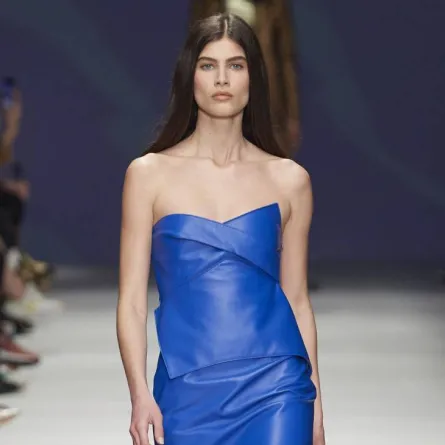 إطلالات مونوكروم بالأزرق