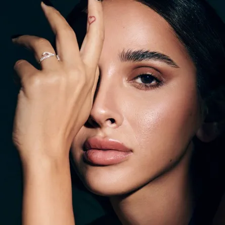 المصمّمة هلا الأسمري: مصمّمو المجوهرات العرب يكسرون الحدود لتأثير عالمي