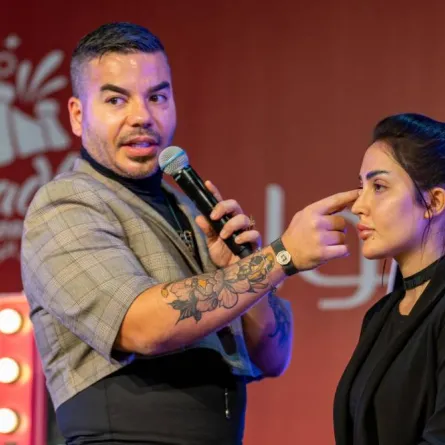 خبير التجميل بوبا  -الصورة من حساب موسم الرياض على تويتر