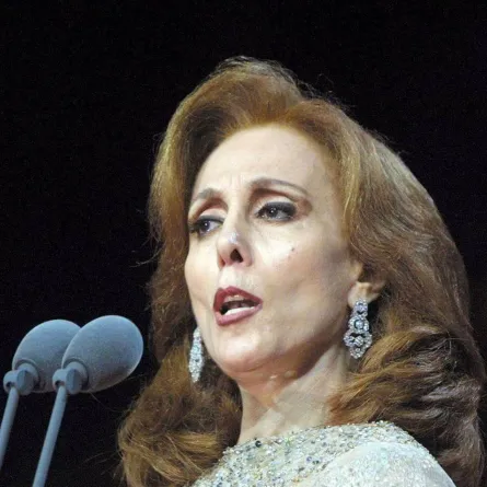 السيدة فيروز - الصورة من صفحتها الرسمية على الفيس بوك