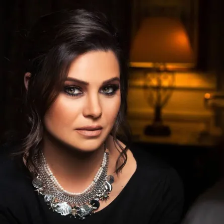 يسرا اللوزي تكشف سبب غيابها: أعاني نفسيا بعد وفاة والدي وخضوع ابنتي لجراحة في المخ