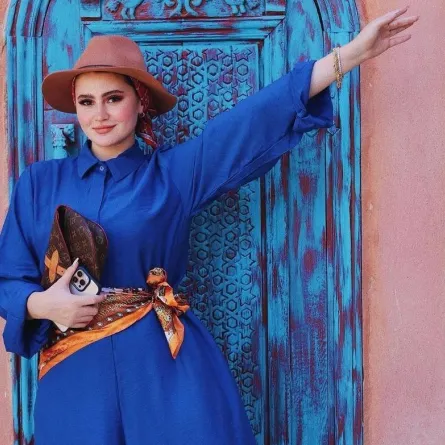 تنسيق اللون النيلي للمحجبات