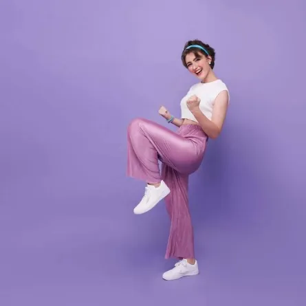 ممارسة التمارين الرياضية لمحاربة السيلوليت - الصورة من freepik 