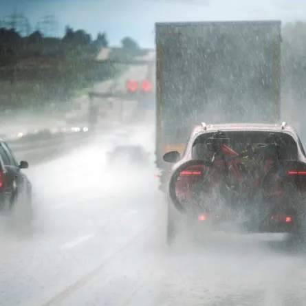 القيادة الآمنة في الأمطار 