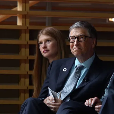 NEW YORK - SEPTEMBER 20: (L-R) Jennifer Gates and her parents, Bill and Melinda Gates, listen to former U.S. President Barack Obama speak at the Gates Foundation Inaugural Goalkeepers event on September 20, 2017 in New York City. Yana Paskova/Getty Images/AFP Yana Paskova / GETTY IMAGES NORTH AMERICA / Getty Images via AFP