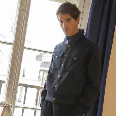 طرق تنسيق السترات القصيرة للرجال