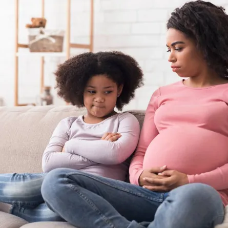 صورة لحامل وابنتها