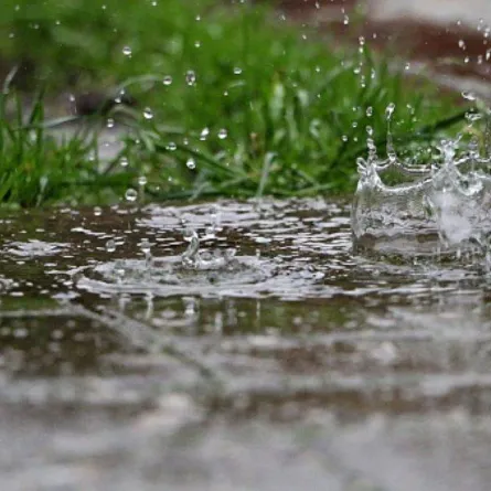 عواصف وأمطار رعدية.. والدفاع المدني السعودي يحذر