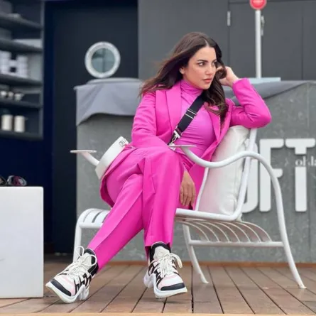 درة زروق بالحذاء الرياضي