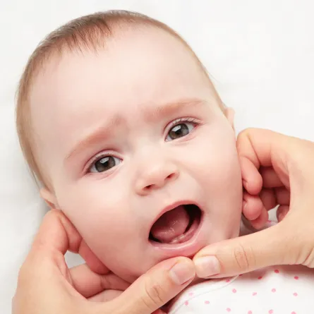 ألم التسنين في عمر الثلاثة أشهر: أسبابه وأعراضه وعلاجه