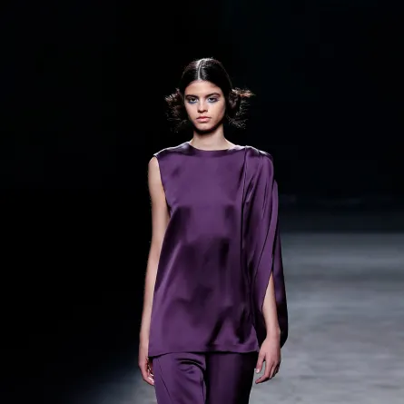 إطلالة مونوكروم باللون البنفسجي من فيلي كامبو Felly Campo