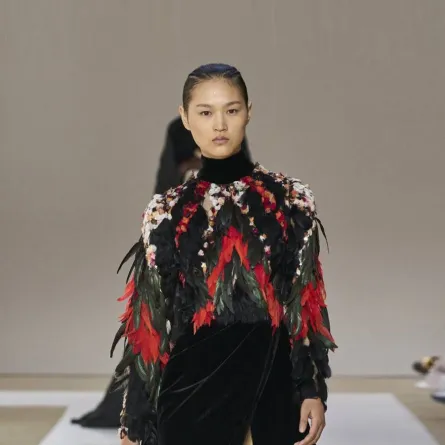 فساتين باللونين الأحمر والأسود