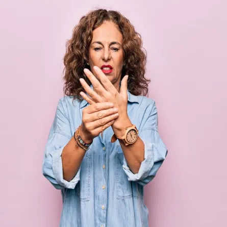 أعراض الروماتويد المبكرة (المصدر: Adope Stock)