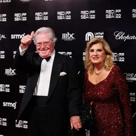 حسين فهمي وزوجته-الصورة من موقع مهرجان البحر الأحمر السينمائي