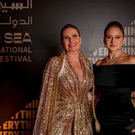 مكياج وتسريحات شعر النجمات في افتتاح مهرجان البحر الأحمر السينمائي