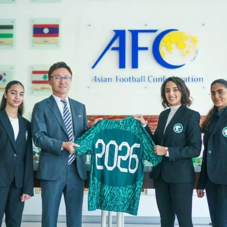 المملكة تسلم الاتحاد الآسيوي ملف استضافة كأس آسيا لكرة القدم للسيدات 2026 - الصورة من حساب الاتحاد السعودي لكرة القدم