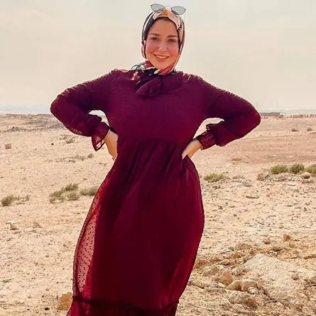 فساتين بدرجات العنابي للمحجبات