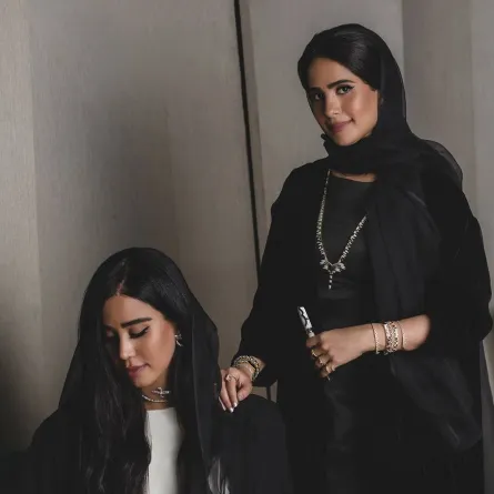 المصممتان لينا وهلا محمد الخريجي: كل قطعة تحمل رسالة مختلفة يجمع بينها الحب