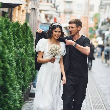 كيف تعرف أن شخصاً معجب بك