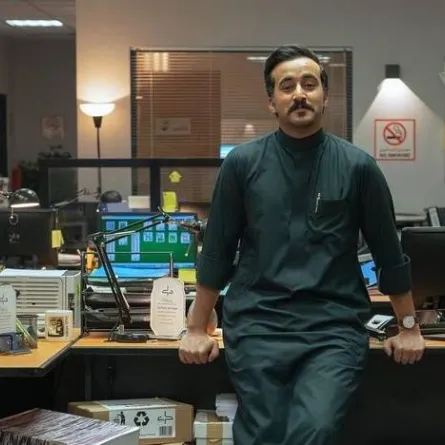 صالح أبو عمره من كواليس مسلسل " المكتب" - صورة من صفحته على انستغرام