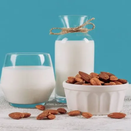 تفتيح الشفايف باللوز والحليب