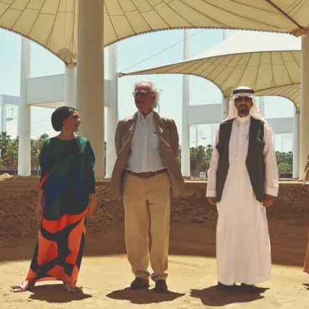 القيمين الفنيين العالميين الذين سيتولّون التقييم الفني للدورة الأولى من أول بينالي للفنون الإسلامية