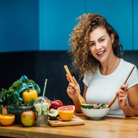 علاج القرحة الهضمية بالمنزل (المصدر Adope Stock)